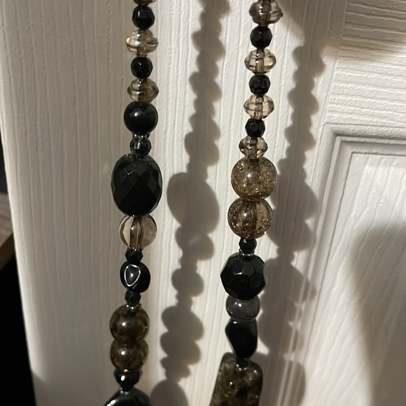 Beautiful Beads and glass necklace with a silver medal adjustable clasp. - Picture 4 of 11